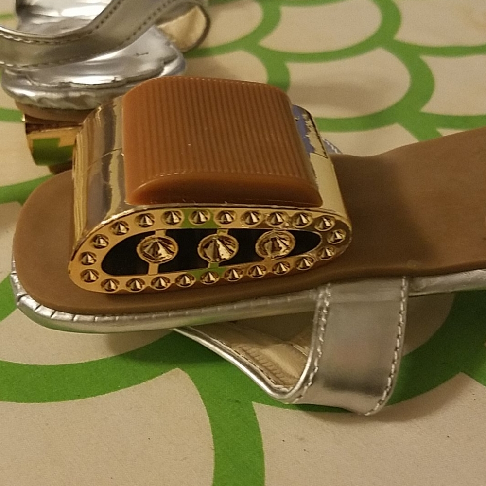 Shoes - Picture 6 of 8
